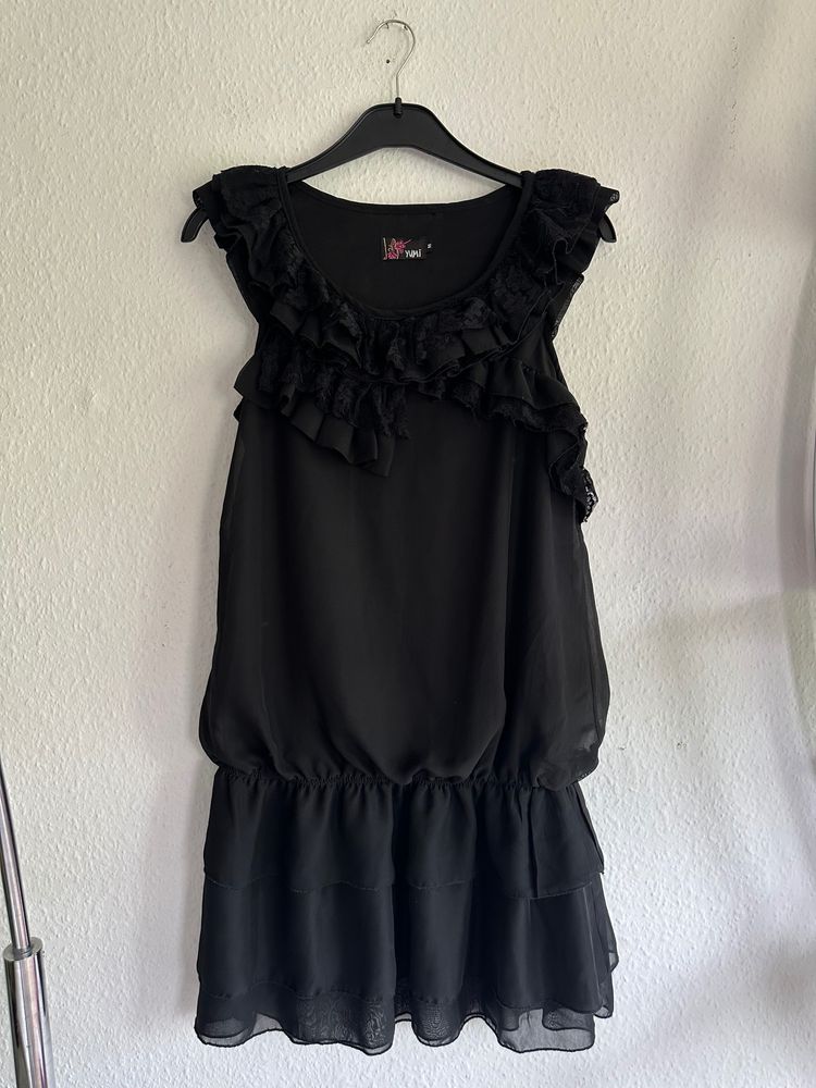 Black Sleeveless Dress With Ruffles