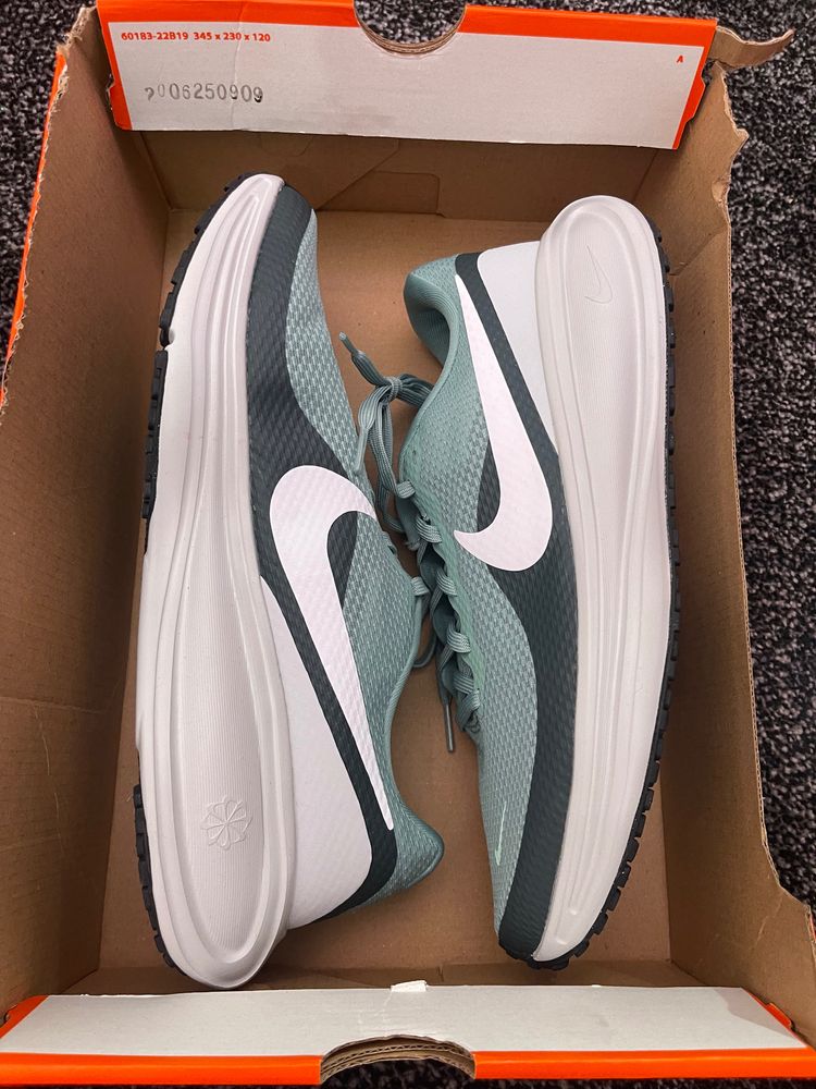 Nike Revolution 8 Running Shoes