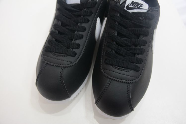 Nike Black And White Sneakers 7