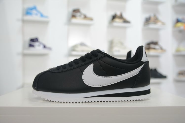 Nike Black And White Sneakers 5