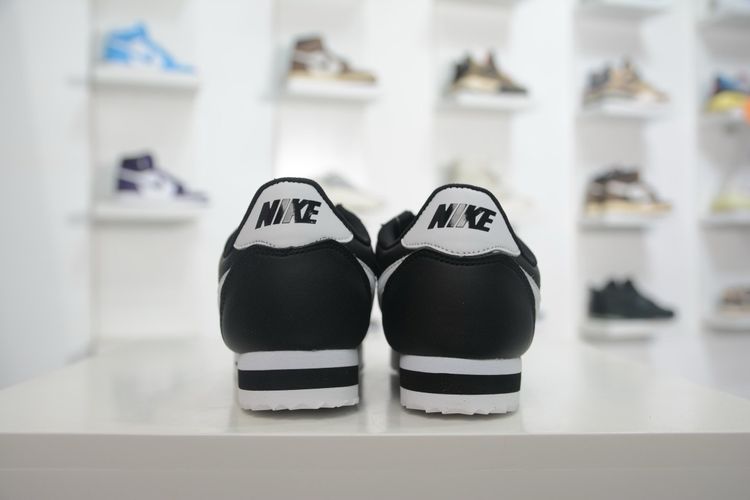 Nike Black And White Sneakers 4