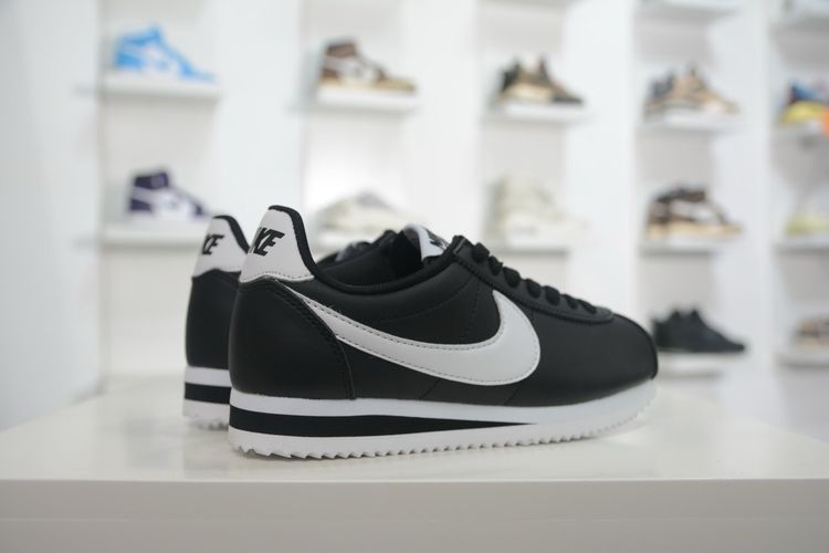 Nike Black And White Sneakers 8