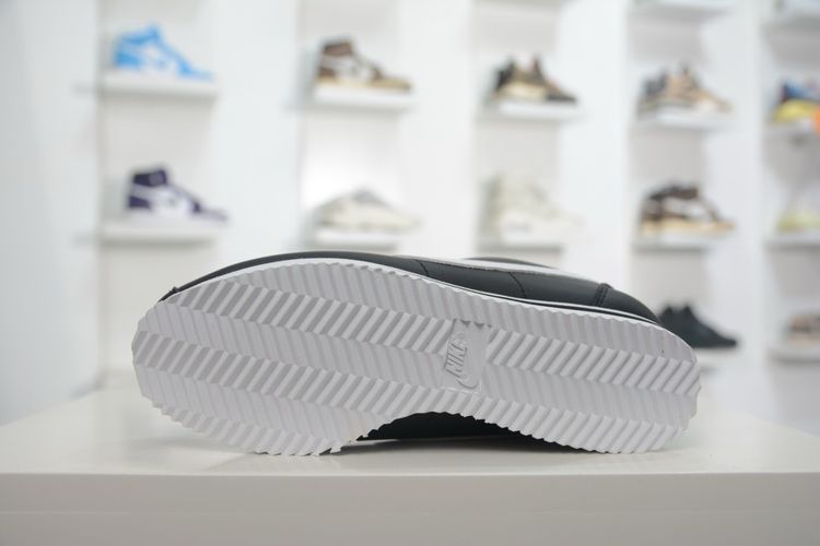 Nike Black And White Sneakers 2
