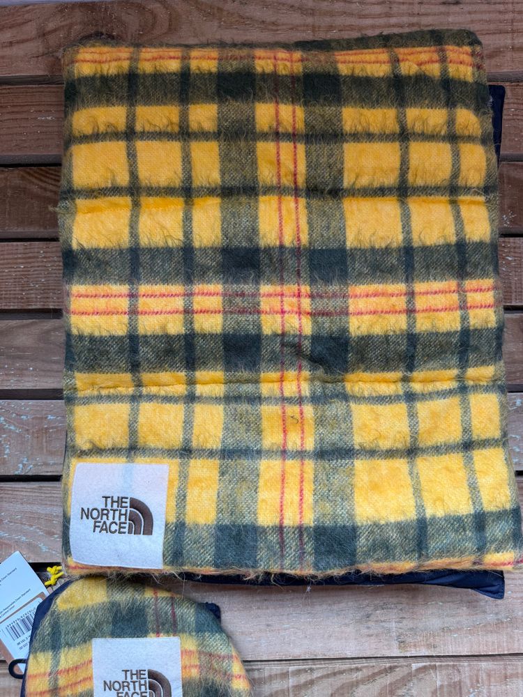BNWT The North Face padded down scarf with bag. Checked yellow. image 1