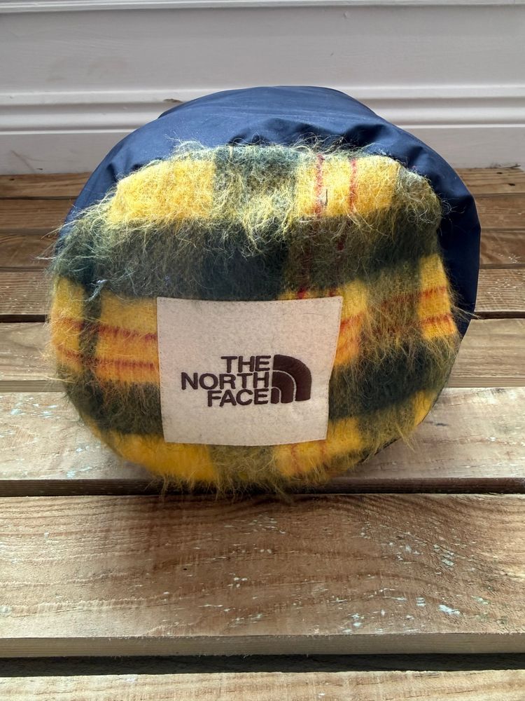 BNWT The North Face padded down scarf with bag. Checked yellow. image 2