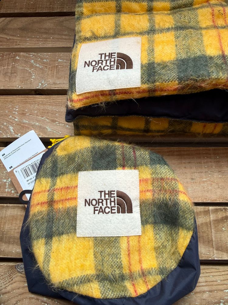 BNWT The North Face padded down scarf with bag. Checked yellow. image 4