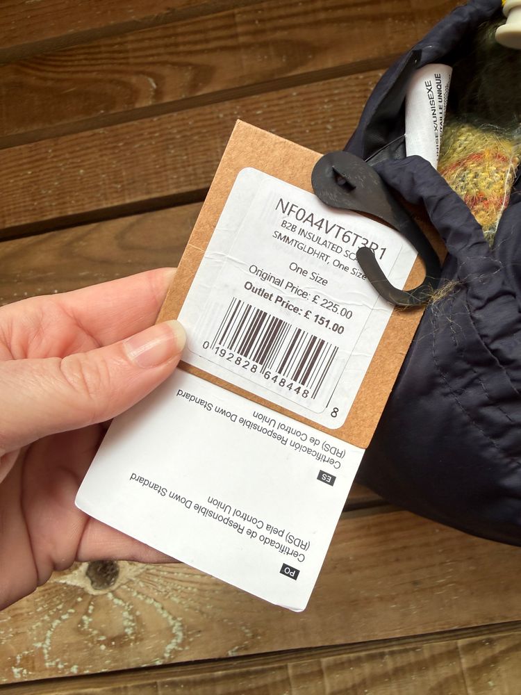 BNWT The North Face padded down scarf with bag. Checked yellow. image 7