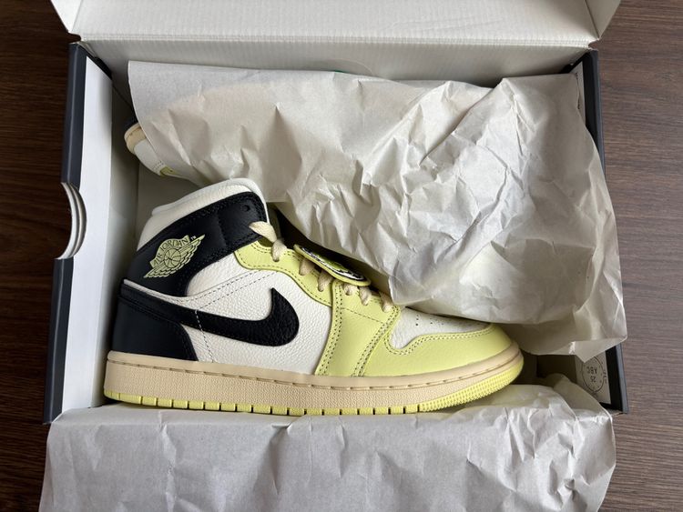Wmns Air Jordan 1 Mid Se Sneakers 8