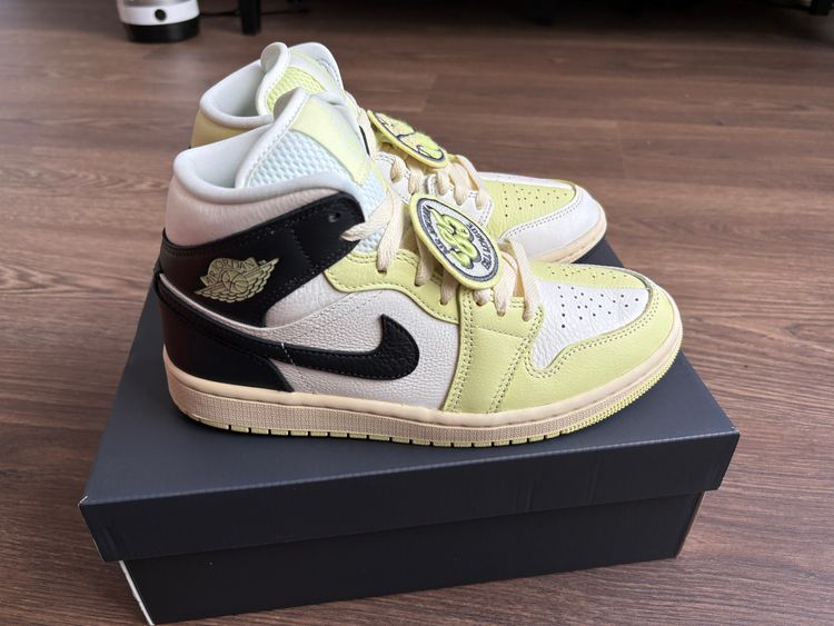 Nike Wmns Air Jordan 1 Mid Se Sneakers product image