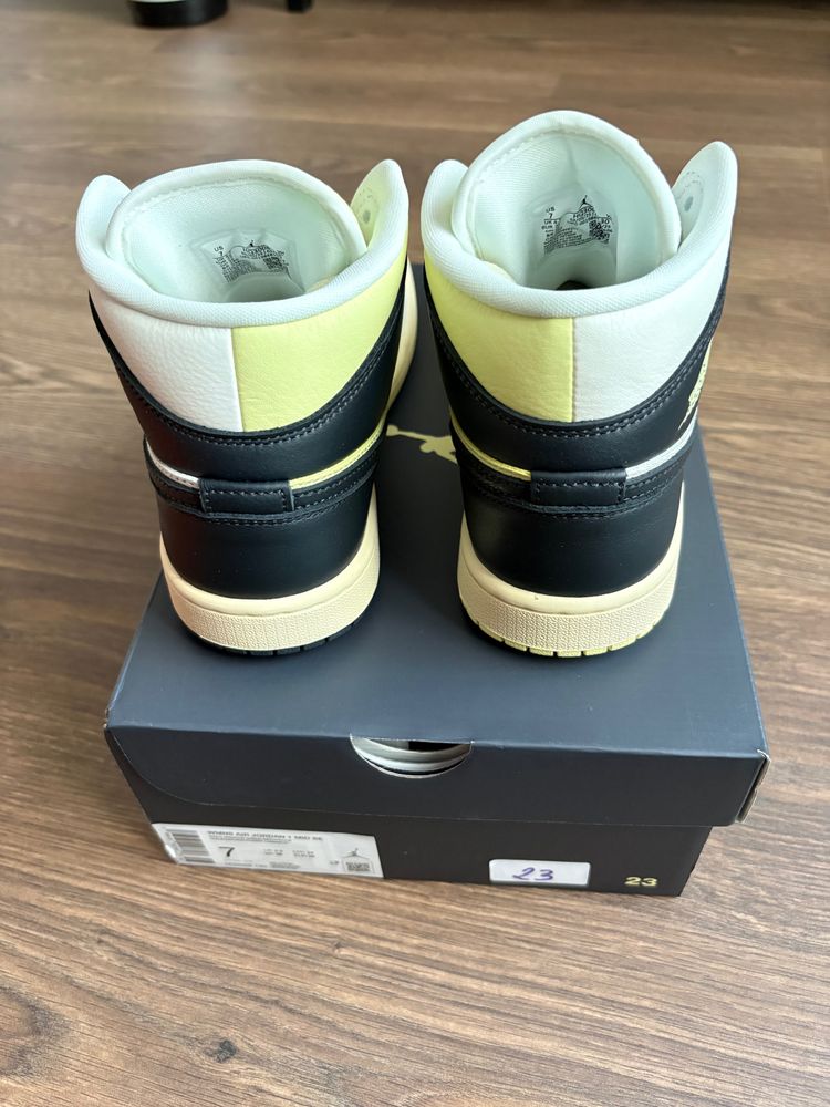 Wmns Air Jordan 1 Mid Se Sneakers 5