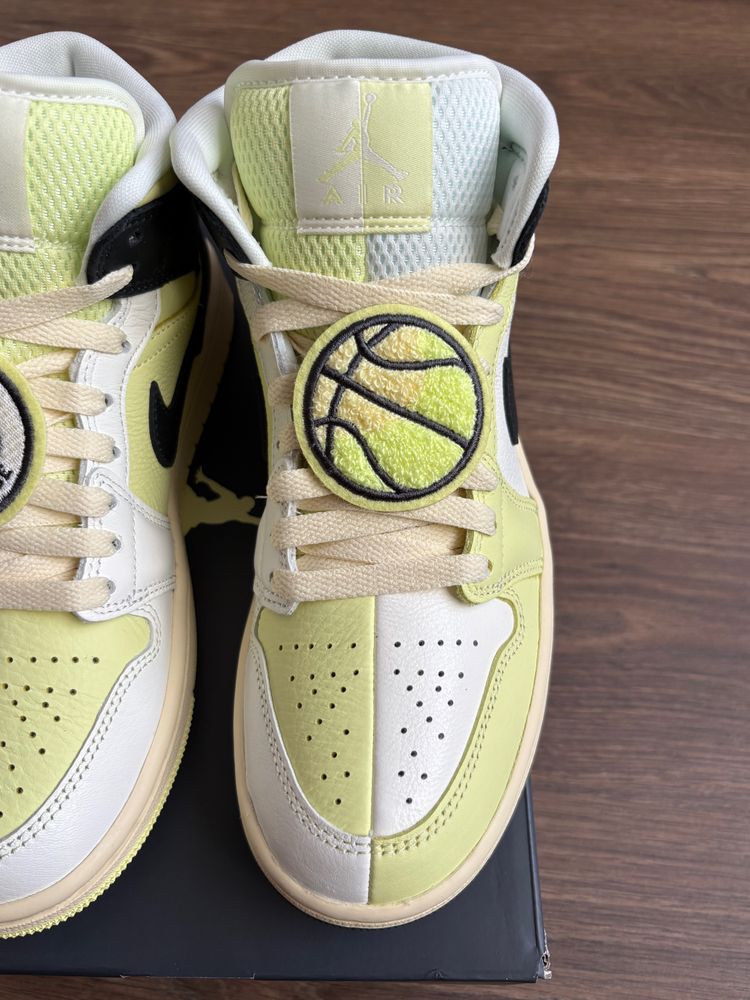 Wmns Air Jordan 1 Mid Se Sneakers 4