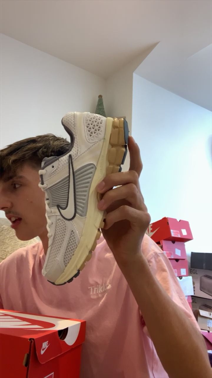 Nike nike zoom vomero 5 size 6  product image
