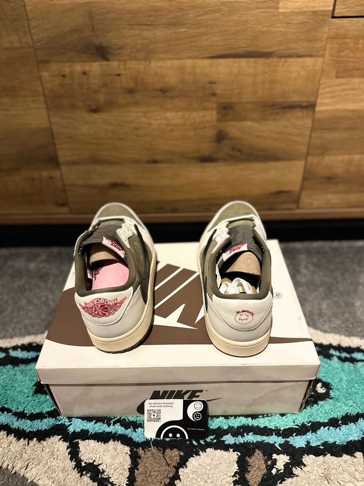 Nike Air Jordan 1 Travis Scott “Medium Olive” U.K. 9.5 image 7