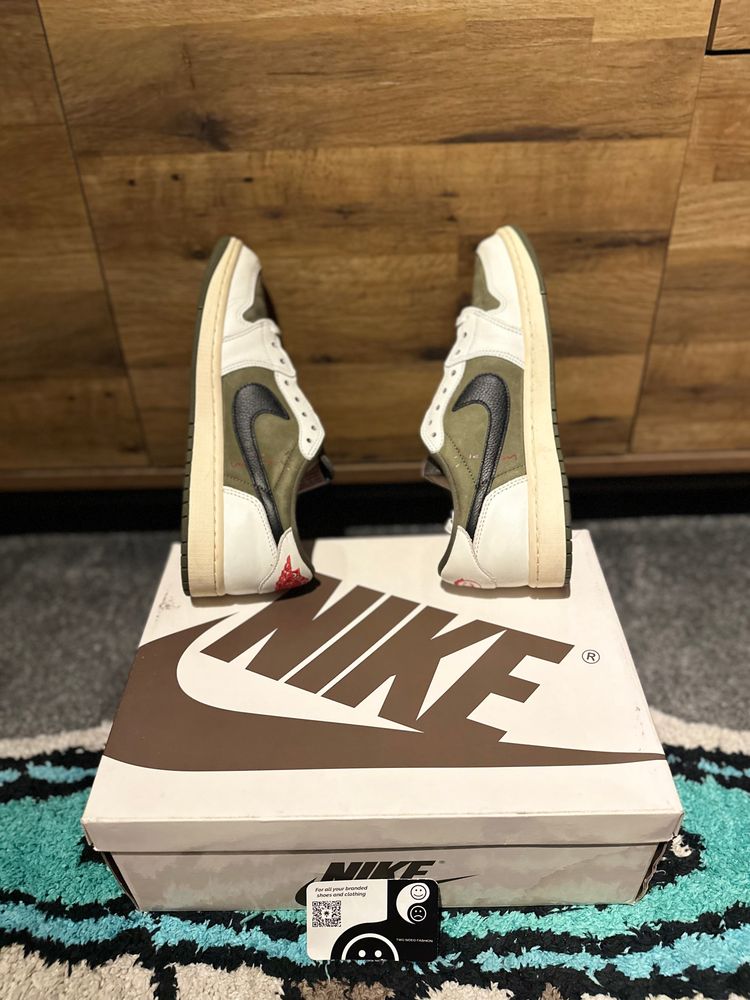 Nike Air Jordan 1 Travis Scott “Medium Olive” U.K. 9.5 image 6