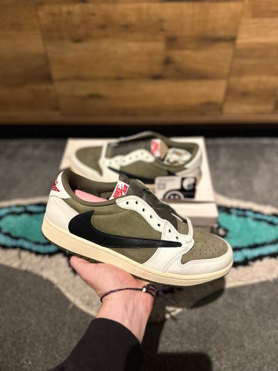 Nike Air Jordan 1 Travis Scott “Medium Olive” U.K. 9.5