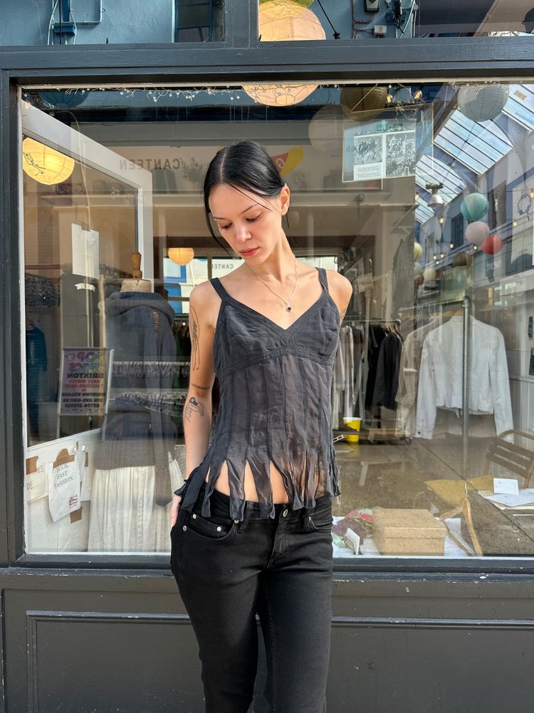 Charcoal grey 100% silk shredded tank imagen 1