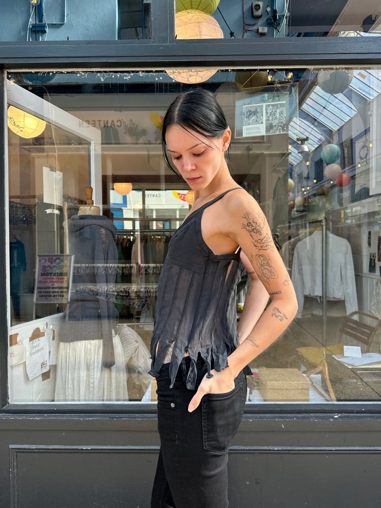 Immagine di Charcoal grey 100% silk shredded tank 4