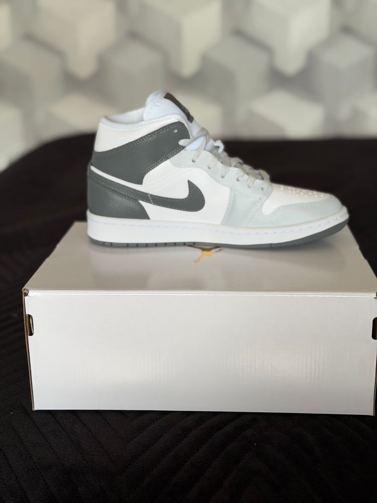 Immagine di jordan 1 mid grey fog 4