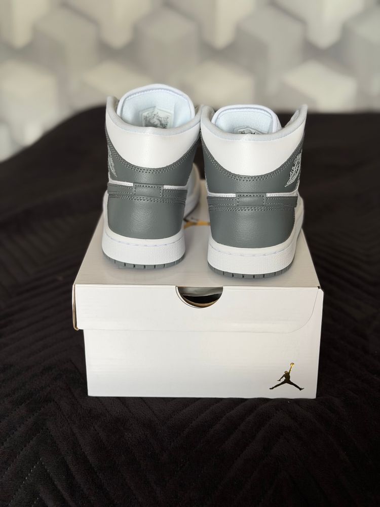 Immagine di jordan 1 mid grey fog 3