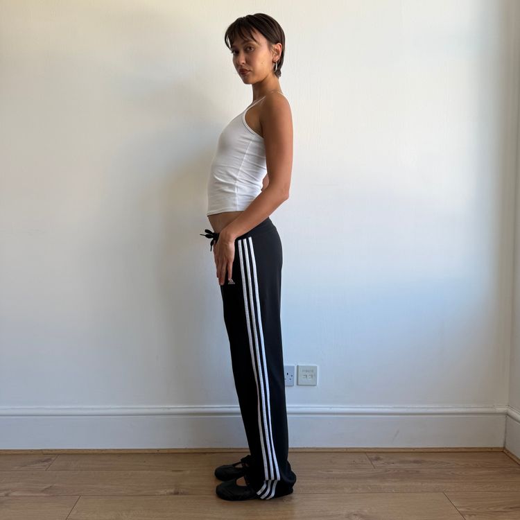 Black Adidas flared yoga pants - Size M-L imagen 8