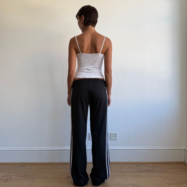 Black Adidas flared yoga pants - Size M-L imagen 6