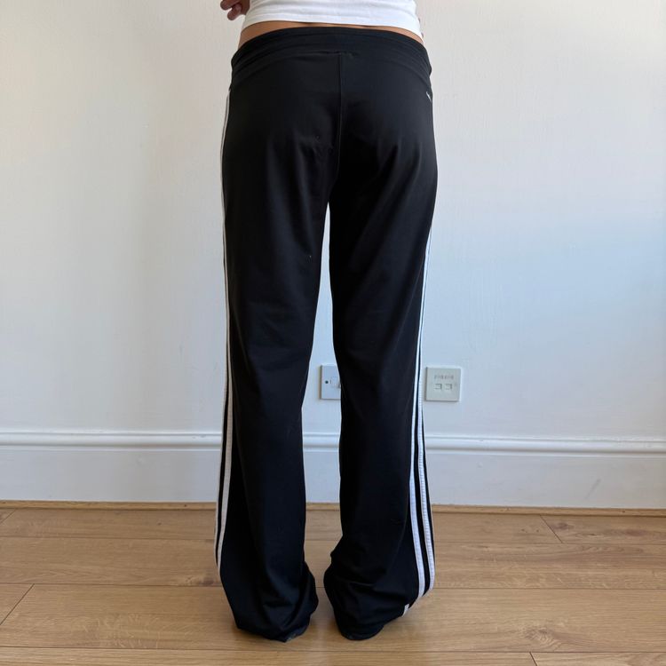 Black Adidas flared yoga pants - Size M-L imagen 2