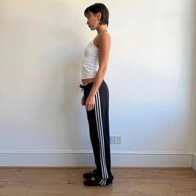 Black Adidas flared yoga pants - Size M-L imagen 5