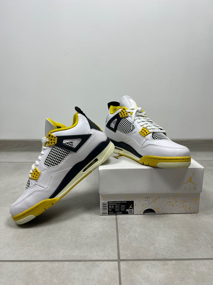 Wmns Air Jordan 4 Retro Sneakers