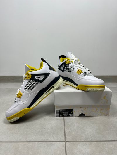 Wmns Air Jordan 4 Retro Sneakers