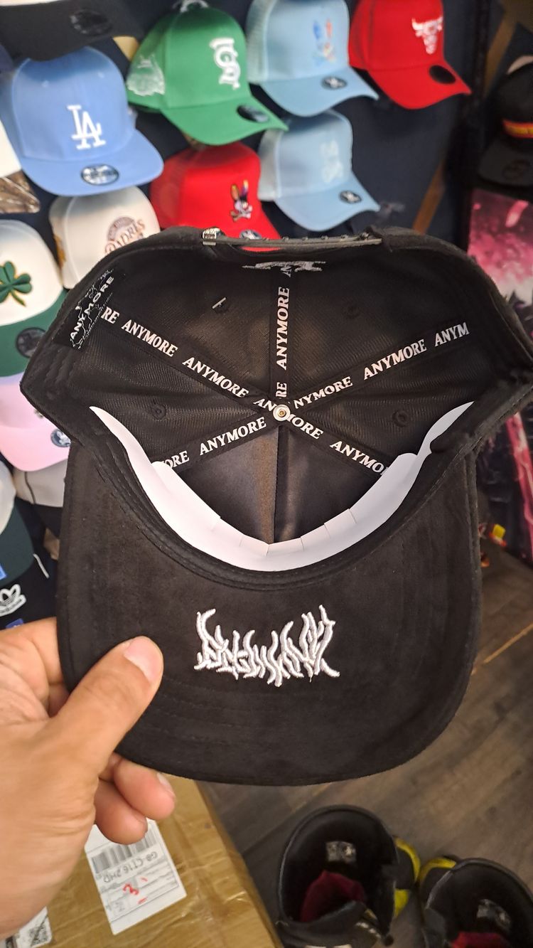 Black Baseball Cap With Embroidered Text obraz 6