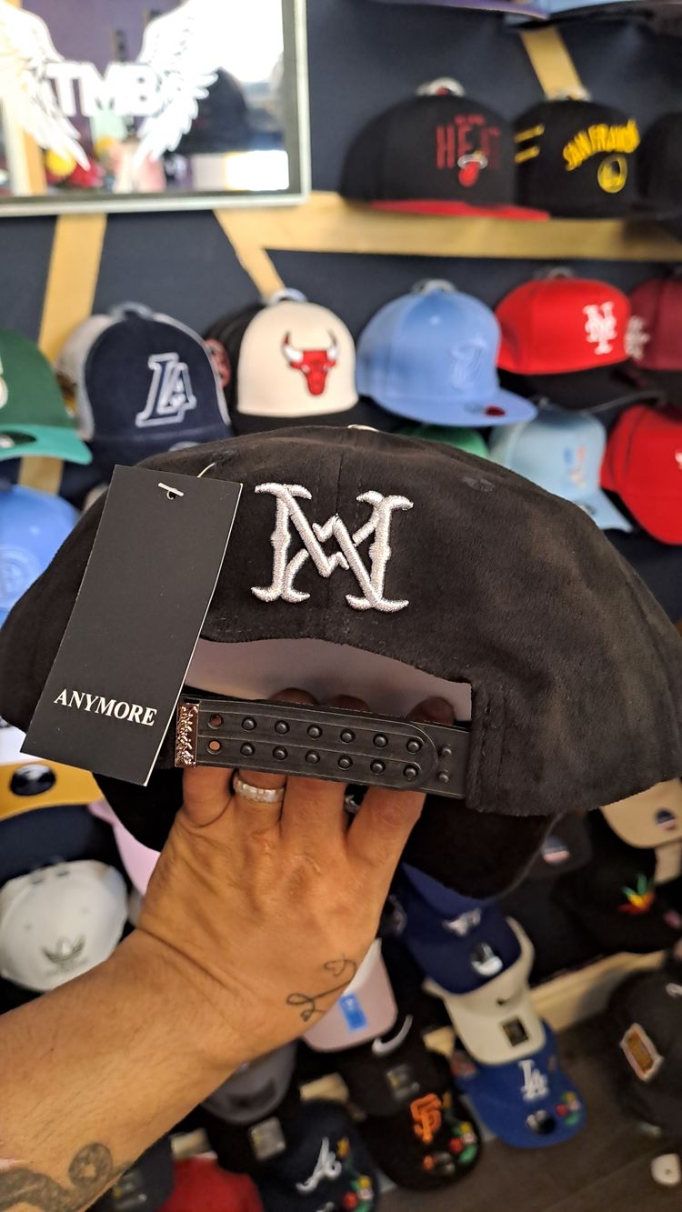 Black Baseball Cap With Embroidered Text obraz 5