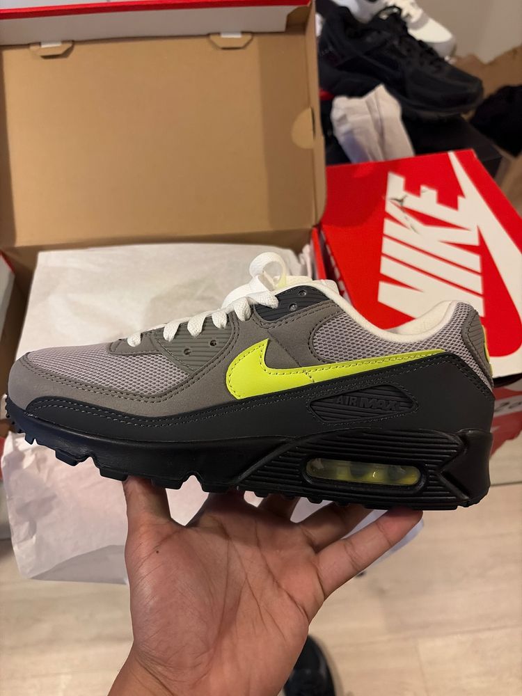 Nike Air Max 90 Sneakers