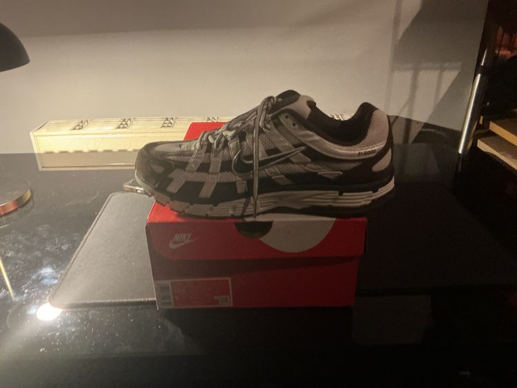 WHITE AND BROWN P6S SIZE 8