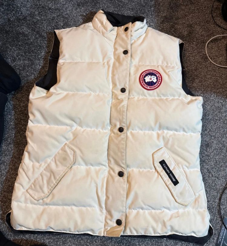 Canada Goose Sleeveless Puffer Vest