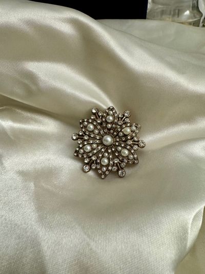Decorative Brooch With Pearls And Rhinestones