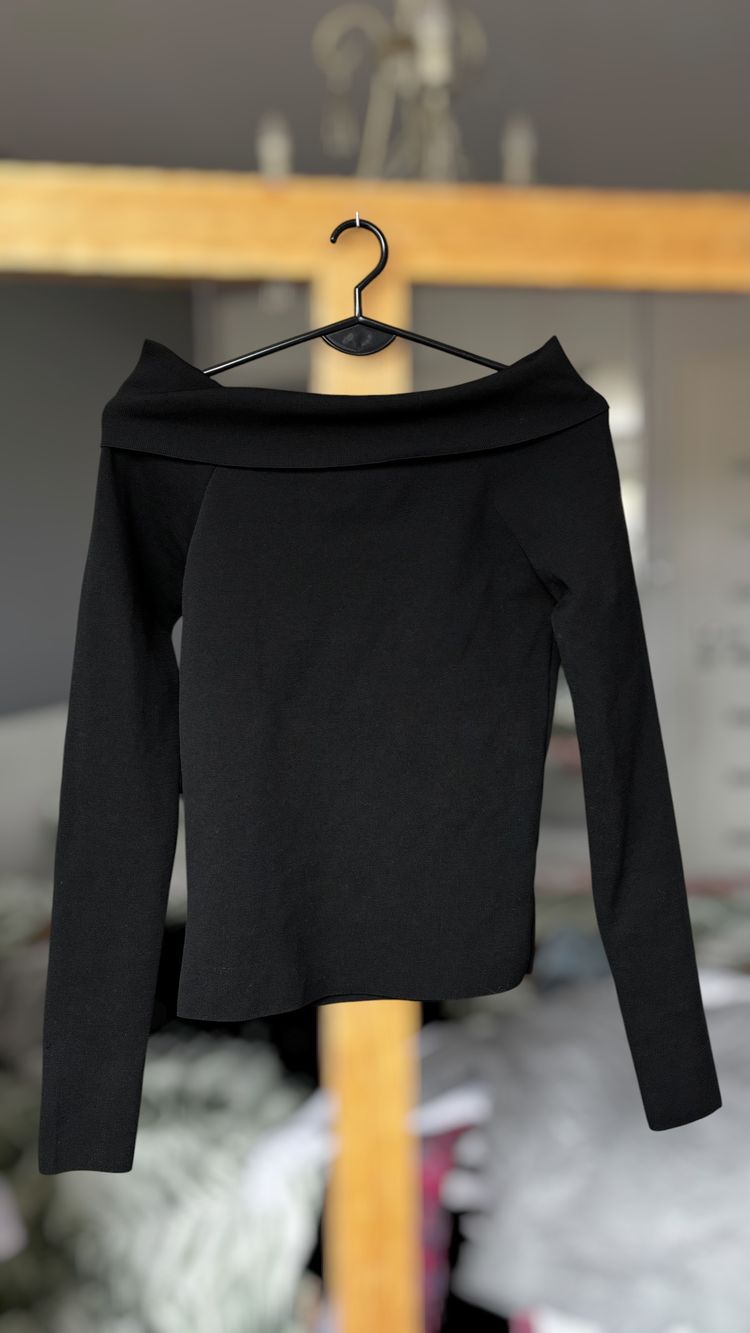 Black Off-Shoulder Long Sleeve Top M 
