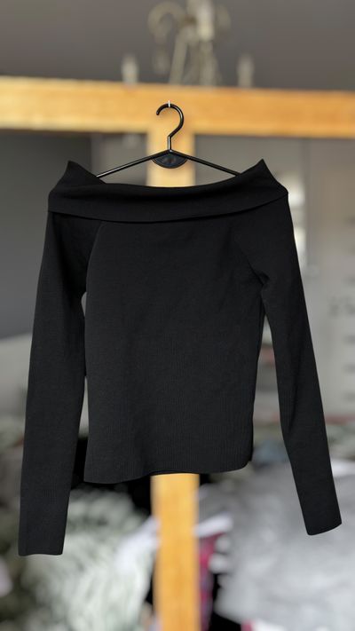 Black Off-Shoulder Long Sleeve Top M