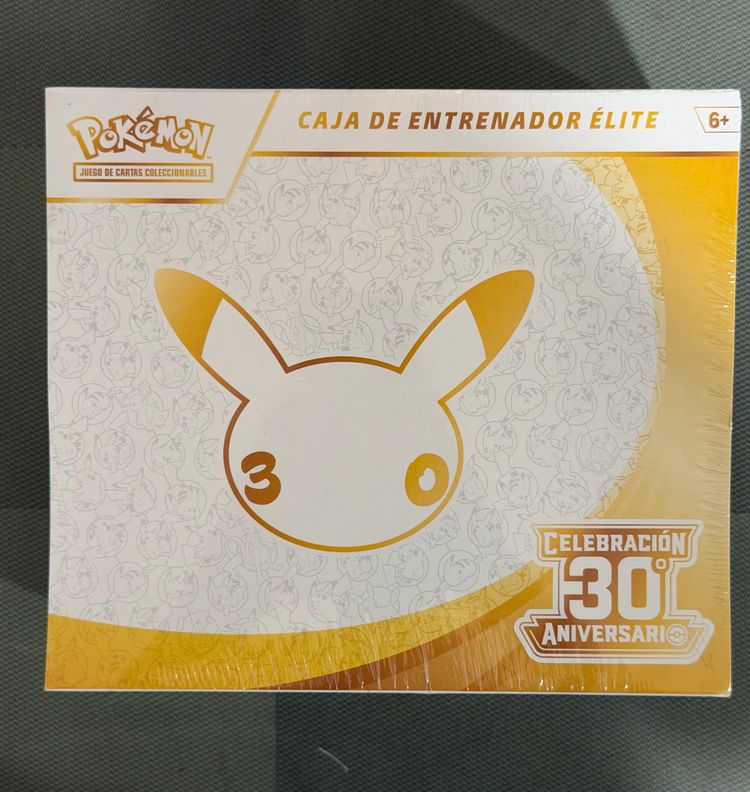 Pokémon 30Th Anniversary Elite Trainer Box obraz 1