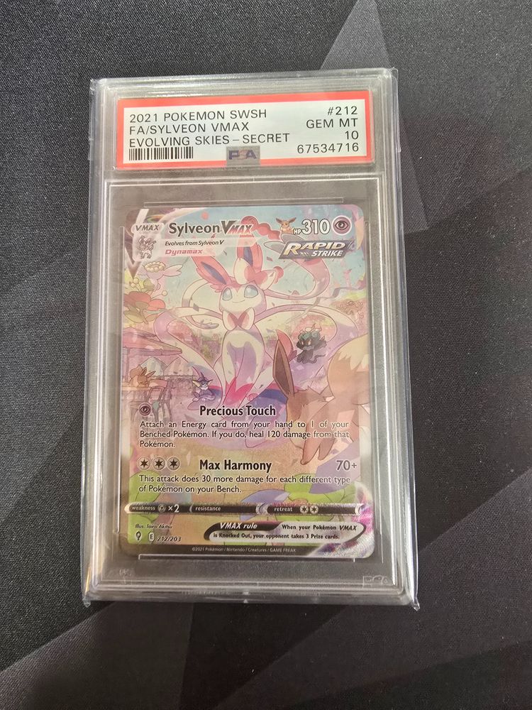 Sylveon Vmax #212 PSA 10 - Evolving Skies