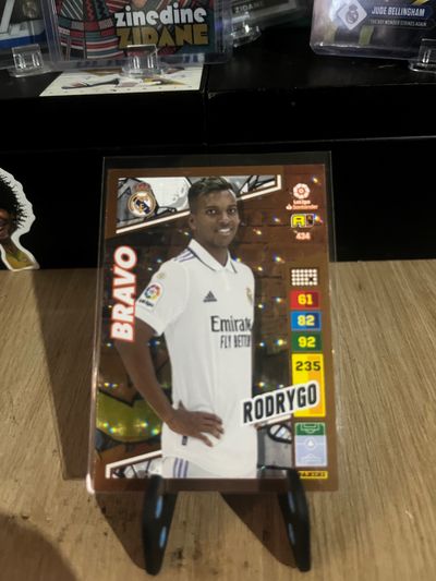 Adrenalyn Rodrygo Insert Bravo Football Trading Card