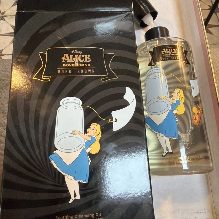 Immagine di BOBBI BROWN X Alice in Wonderland Soothing Cleansing Oil 400ml Ltd Ed BNIB 1