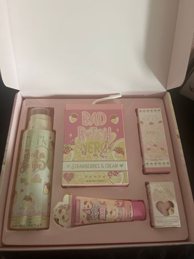 Bad Bitch Era Strawberries & Cream Gift Set