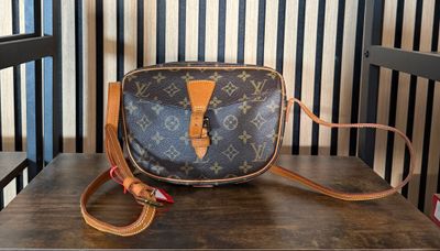 B40 Louis Vuitton Jeune Fille GM Crossbody Bag