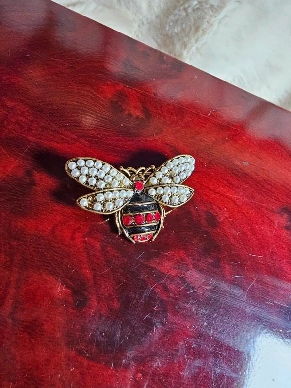 Bee-Shaped Brooch With Pearl And Red Gem Embellishments image 2