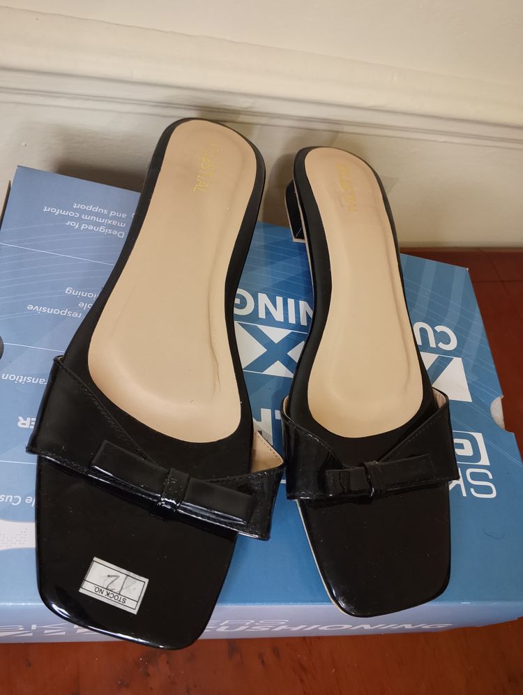 Immagine di Black Slip-On Sandals With Bow Detail 3