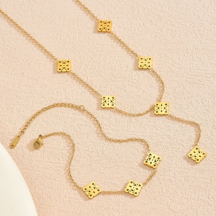 Gold-Tone Necklace And Bracelet Set obraz 2