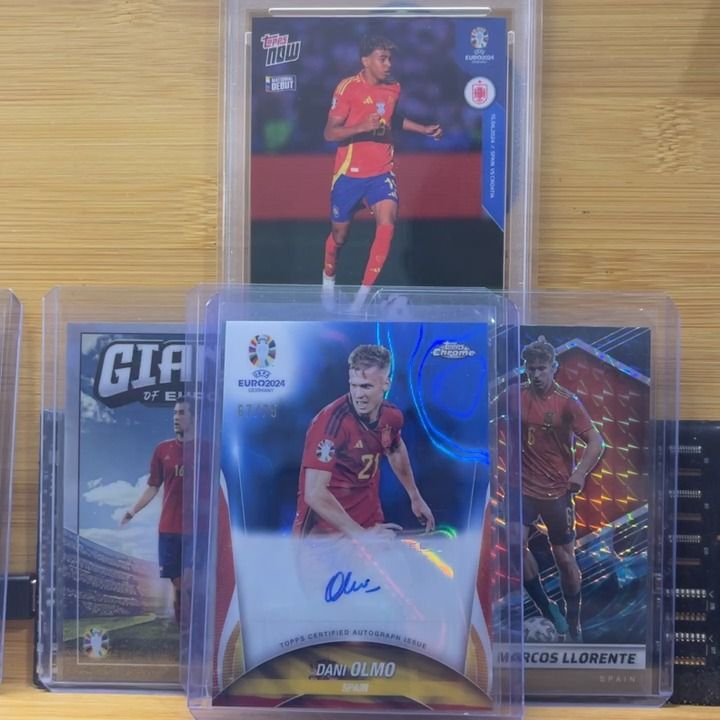 PSA Lote 5 cartas España - PSA 9 Lamine Yamal Topps Now #5 + Llorente Peacock + Llorente Genesis + AUTO /150 dani Olmo + Case hit Sergio busquets Giants of Europa product image