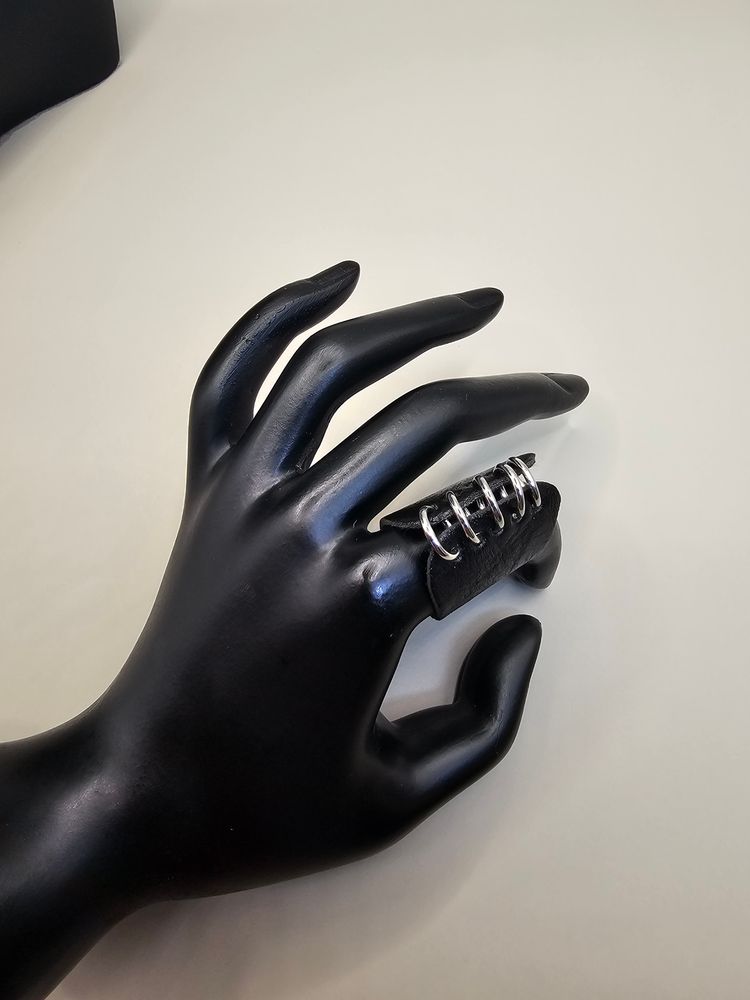 Immagine di Black Leather Ring With Silver Metal Loops 5