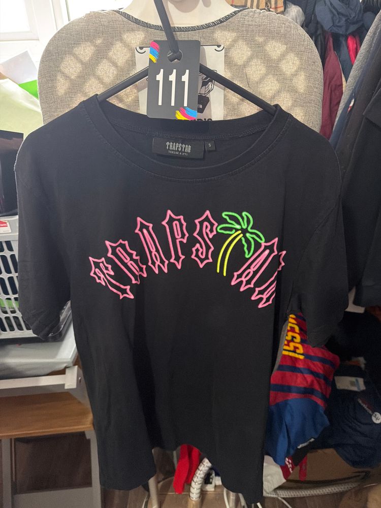 111 - Trapstar Black T-Shirt With Neon Pink And Green Print