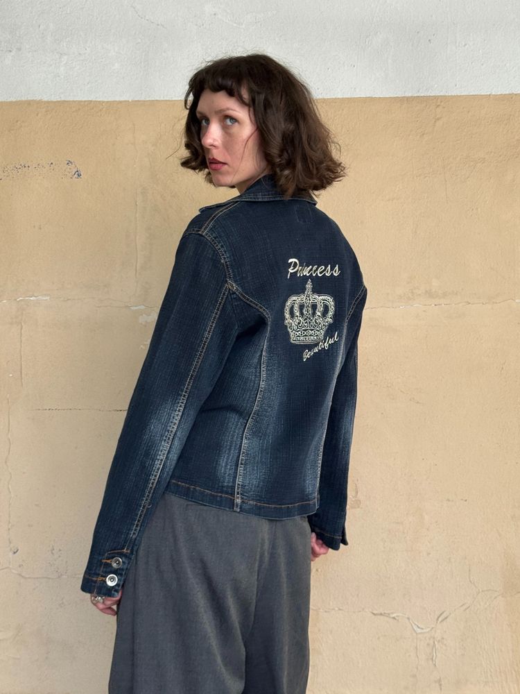 Immagine di denim jacket with embroidered back princess 2
